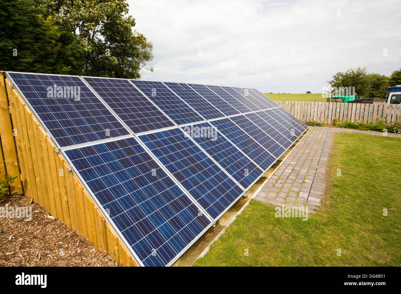 panneau-solaire-jardin-3 panneau solaire pour abri de jardin