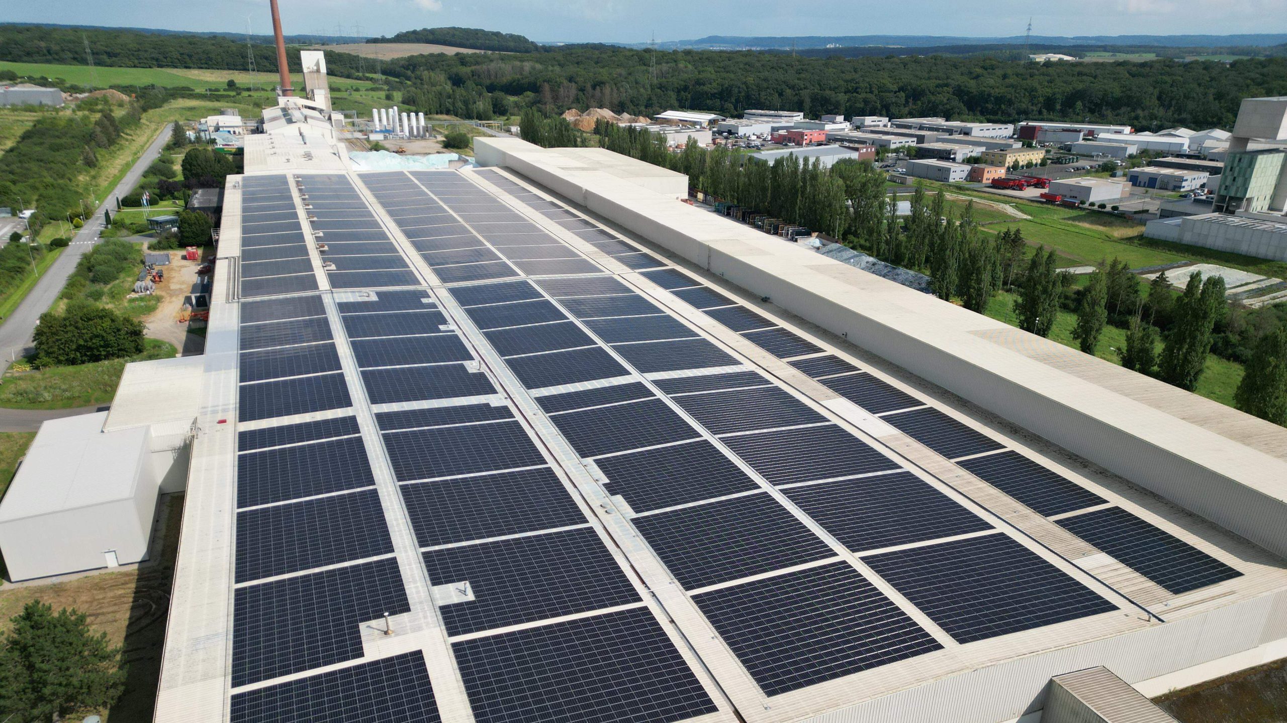 découvrez les avantages des panneaux solaires au luxembourg. optez pour une énergie renouvelable et respectueuse de l'environnement tout en réduisant vos coûts d'électricité. informez-vous sur les subventions disponibles et les installations adaptées à vos besoins.