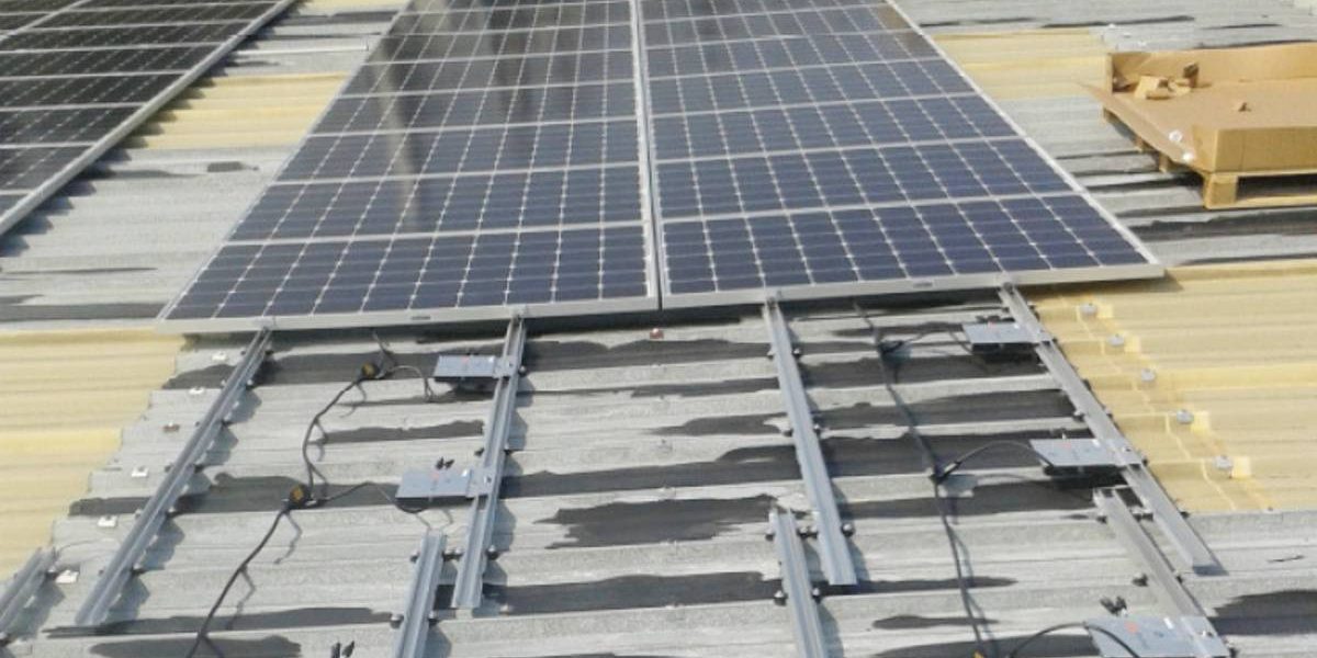 panneau-solaire-micro-onduleur-6 panneau solaire avec micro-onduleur intégré