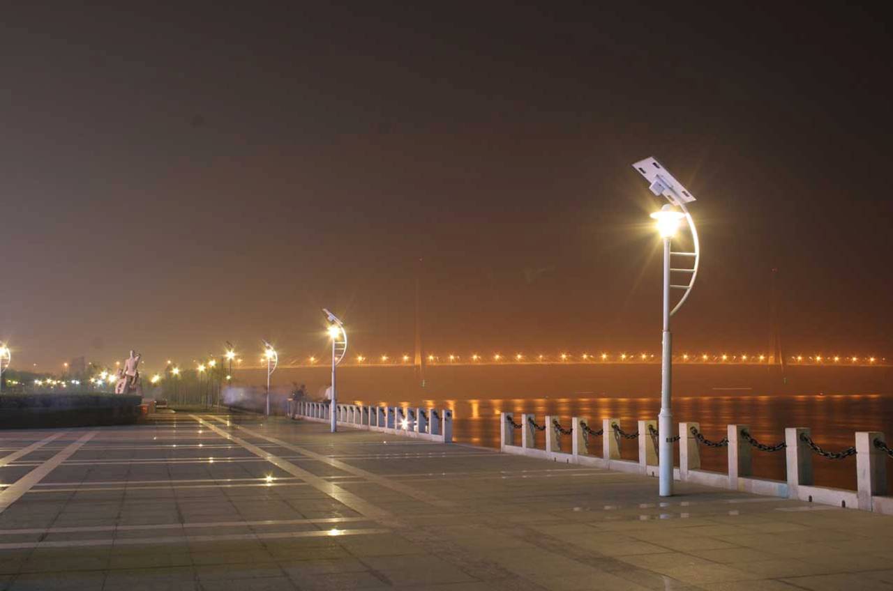 découvrez comment l'énergie solaire peut être utilisée même durant la nuit grâce à des technologies innovantes comme les panneaux solaires à stockage d'énergie. apprenez à maximiser votre utilisation de l'énergie renouvelable, même lorsque le soleil se couche.