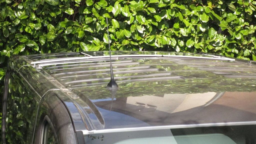 panneau-solaire-pare-brise-1 panneau solaire derrière pare-brise