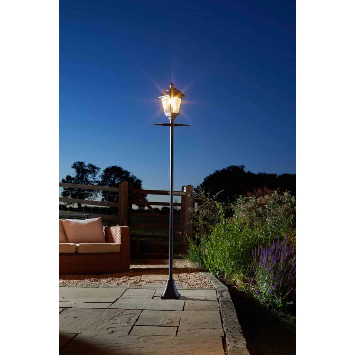 découvrez les avantages de l'éclairage solaire, une solution écologique et économique pour illuminer vos espaces extérieurs. profitez d'une lumière douce et durable tout en réduisant votre empreinte carbone.