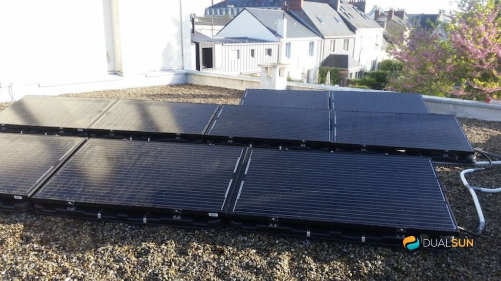 panneau-solaire-toit-plat installation panneau solaire sur toit plat