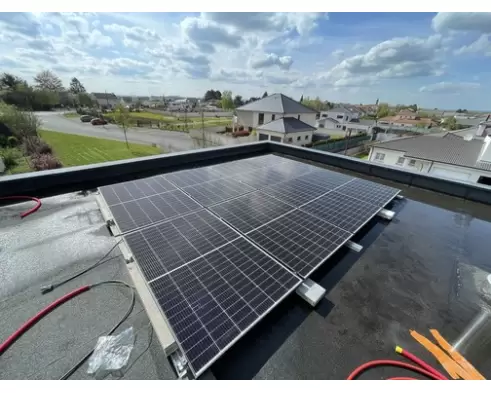 panneau-solaire-toit-plat installation panneau solaire sur toit plat