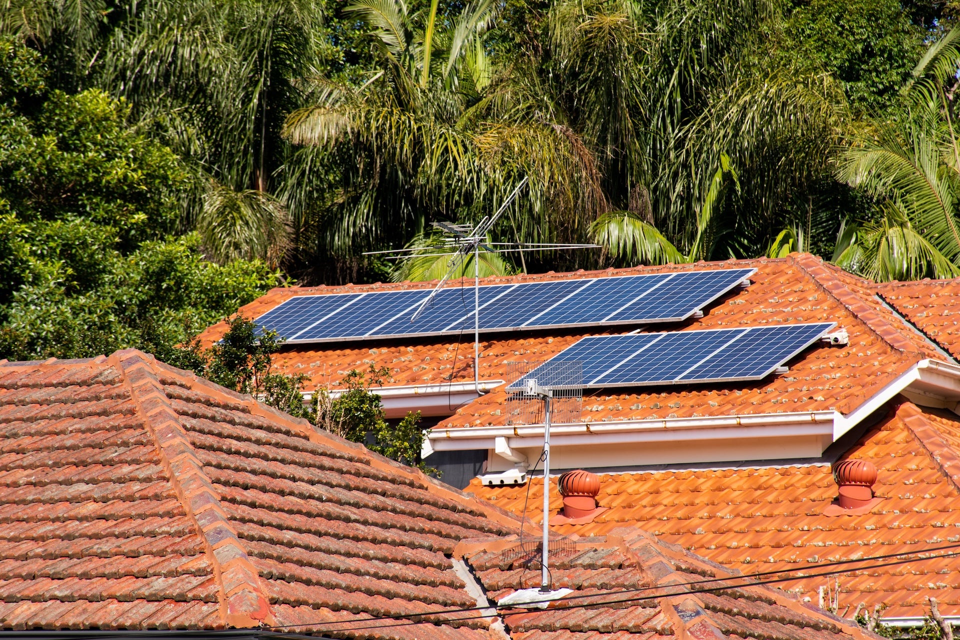 découvrez nos panneaux solaires de 300w, conçus pour maximiser l'efficacité énergétique de votre habitat. profitez d'une source d'énergie renouvelable et réduisez votre empreinte carbone tout en réalisant des économies sur vos factures d'électricité. optez pour une solution durable et performante pour votre maison.