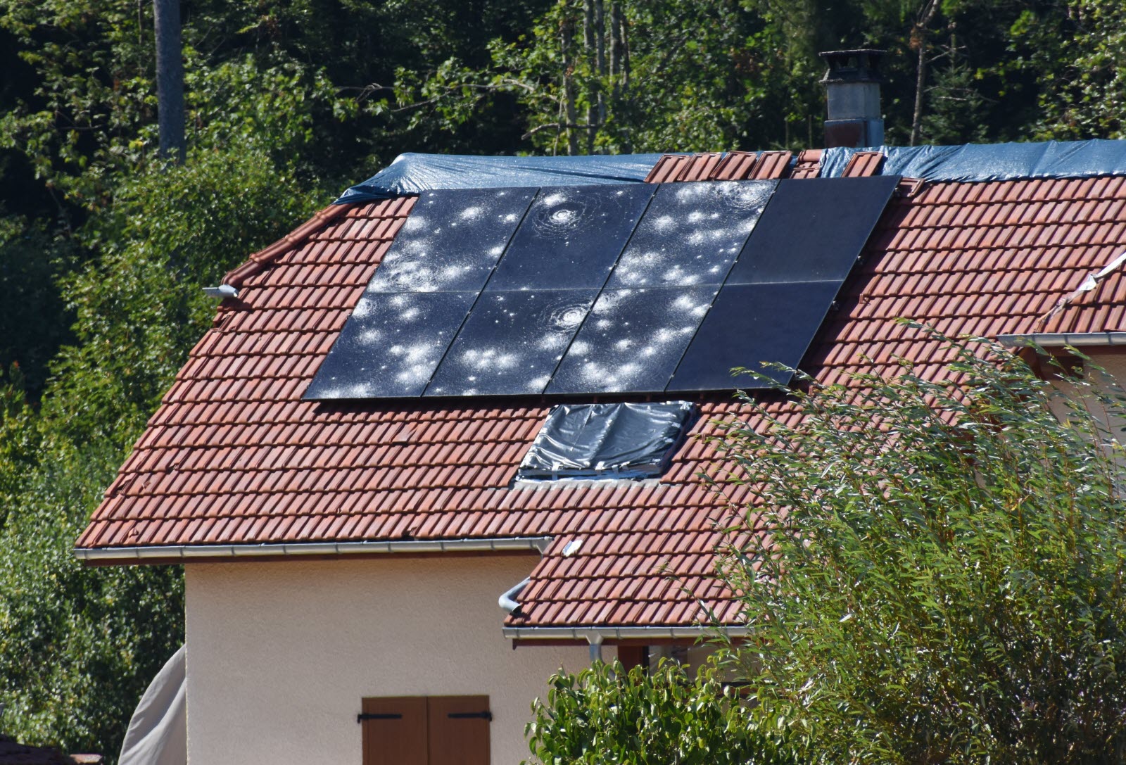 découvrez comment les panneaux solaires résistent à la grêle et garantissent une efficacité optimale même par mauvais temps. informez-vous sur les matériaux durables et les techniques de protection pour maximiser la longévité de votre installation solaire.