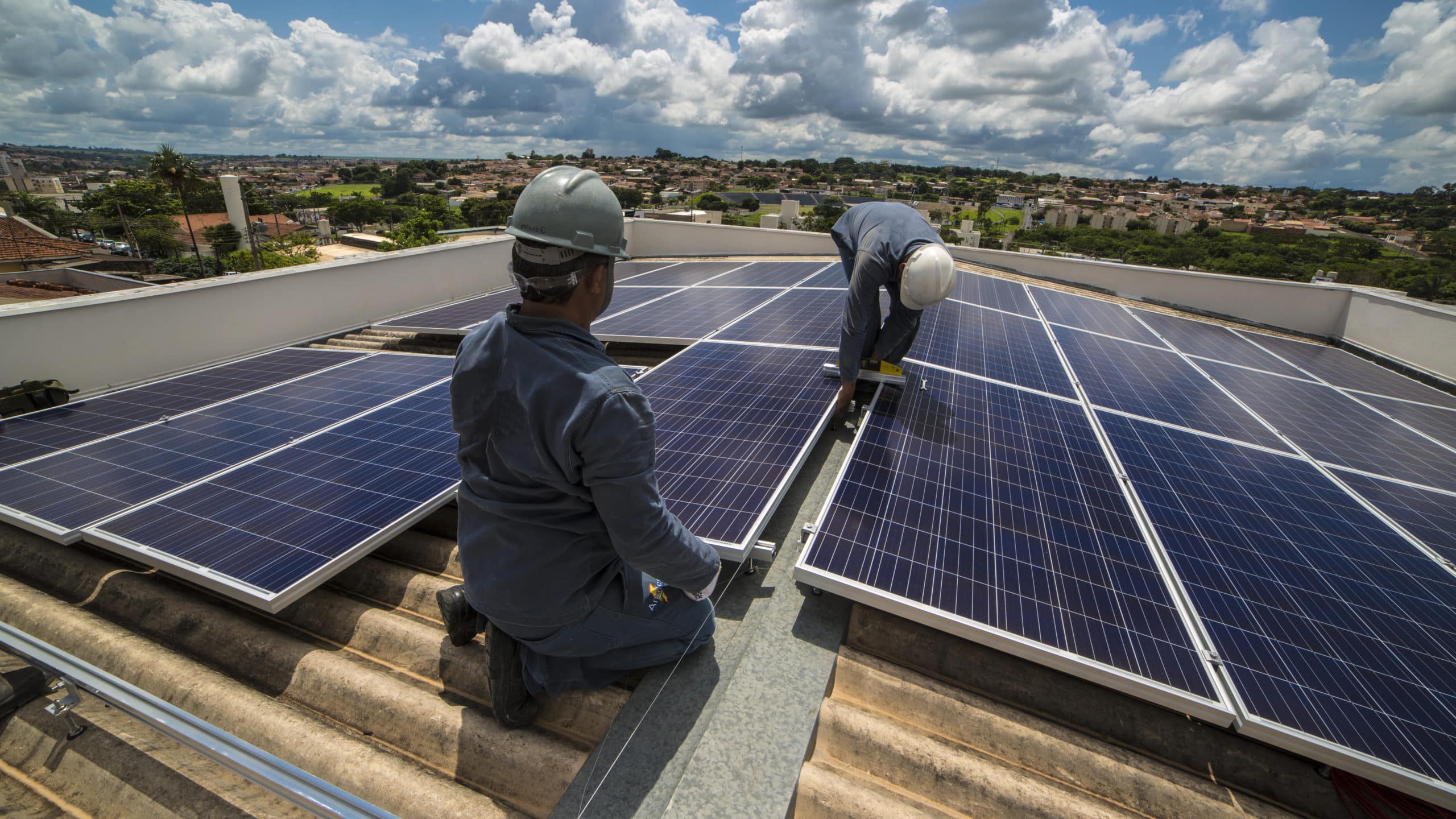 panneaux-solaires-71 L'intégration des panneaux solaires photovoltaïques : une solution durable pour votre entreprise