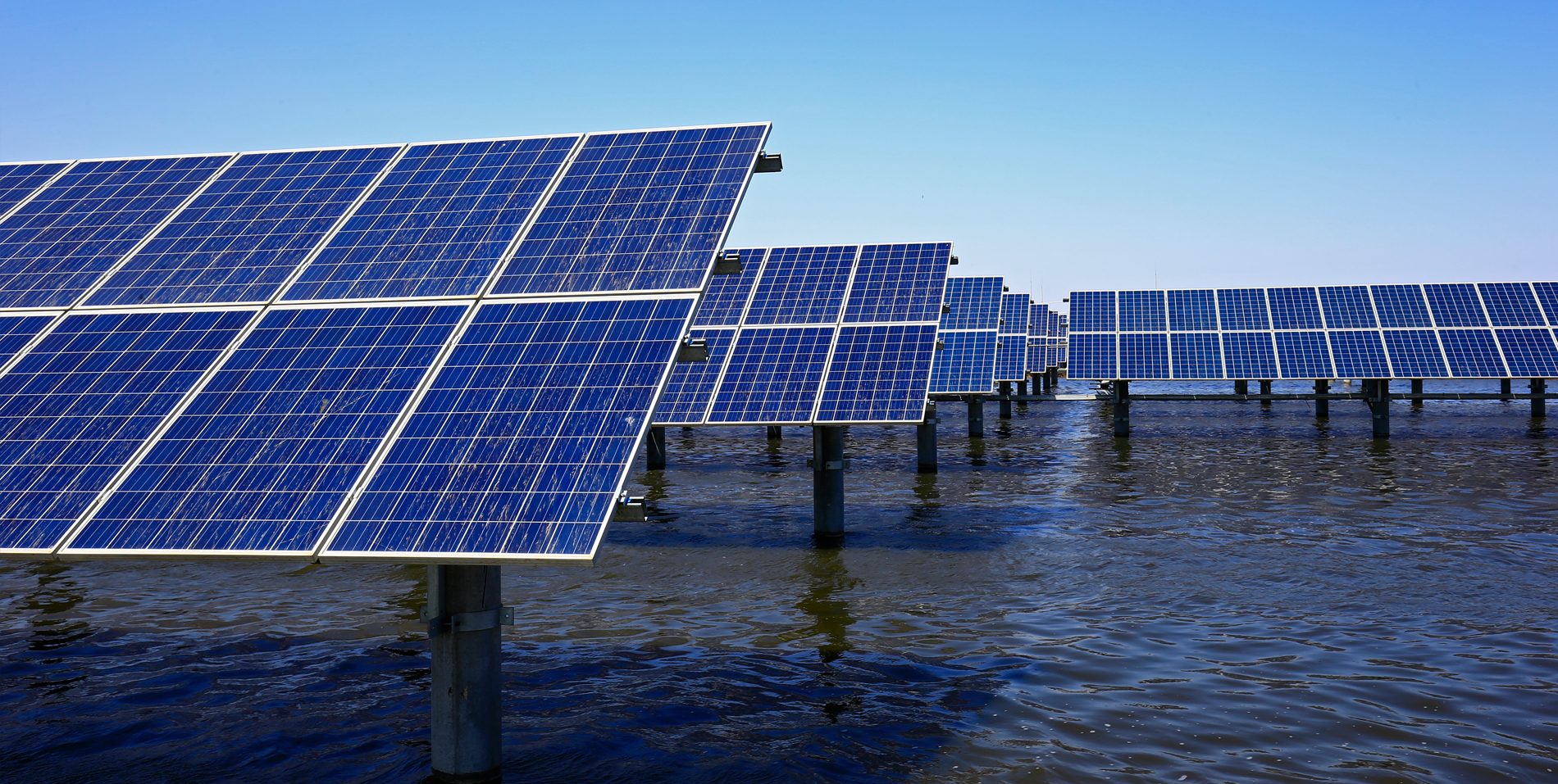 panneaux-solaires-aquatiques-1 Les panneaux solaires sur eaux : une solution innovante pour l'énergie durable