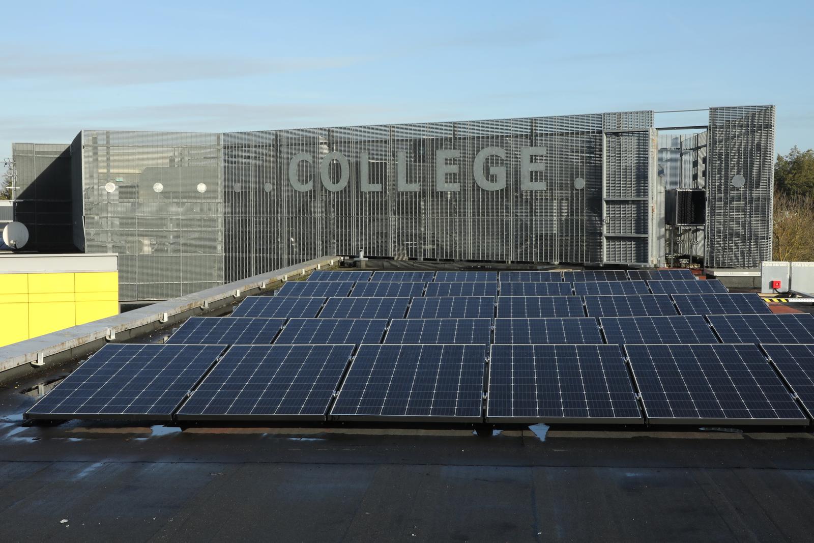 panneaux-solaires-college panneau solaire technologie collège