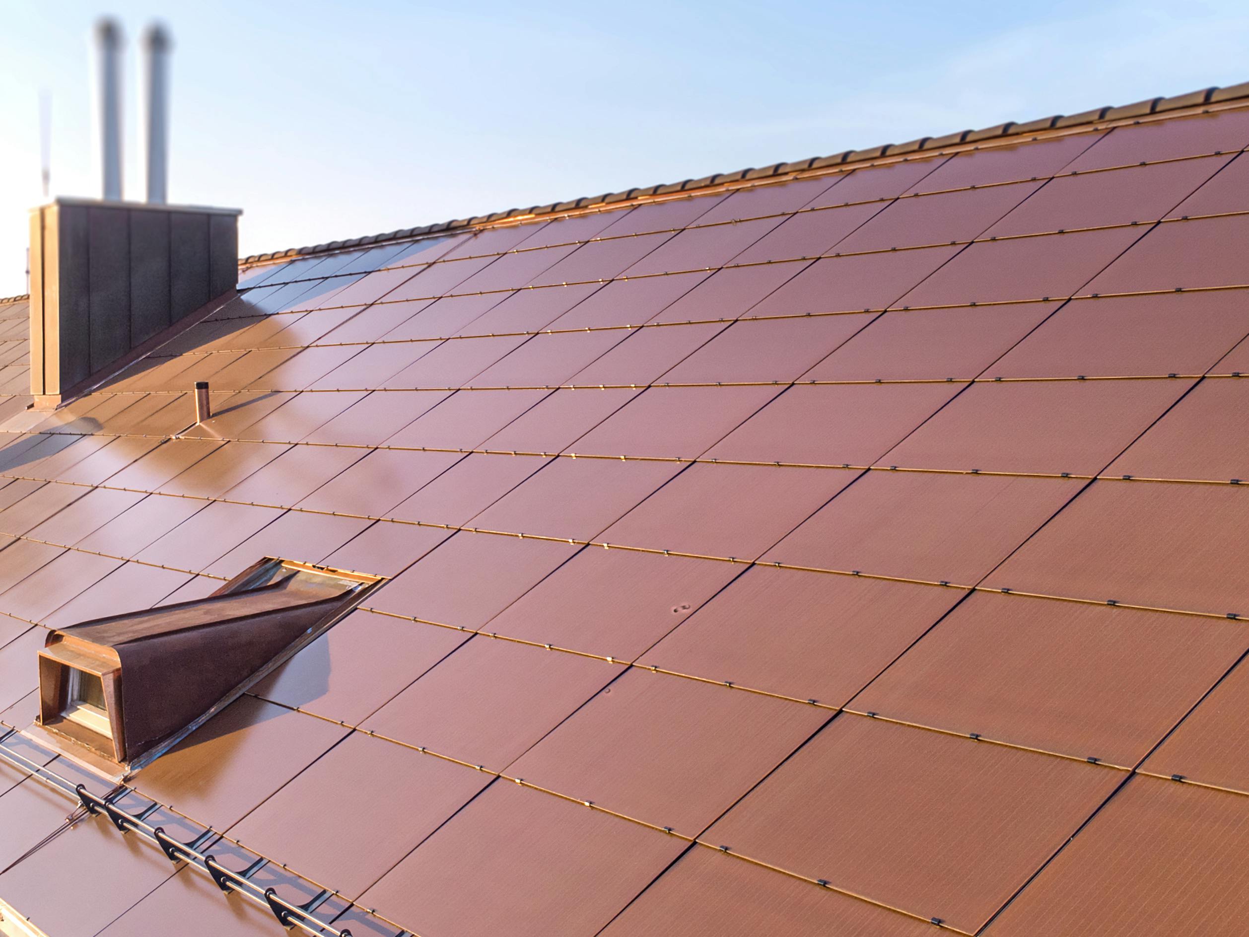 panneaux-solaires-colores-1 Découvrez les panneaux solaires photovoltaïques en couleur : une nouvelle tendance esthétique
