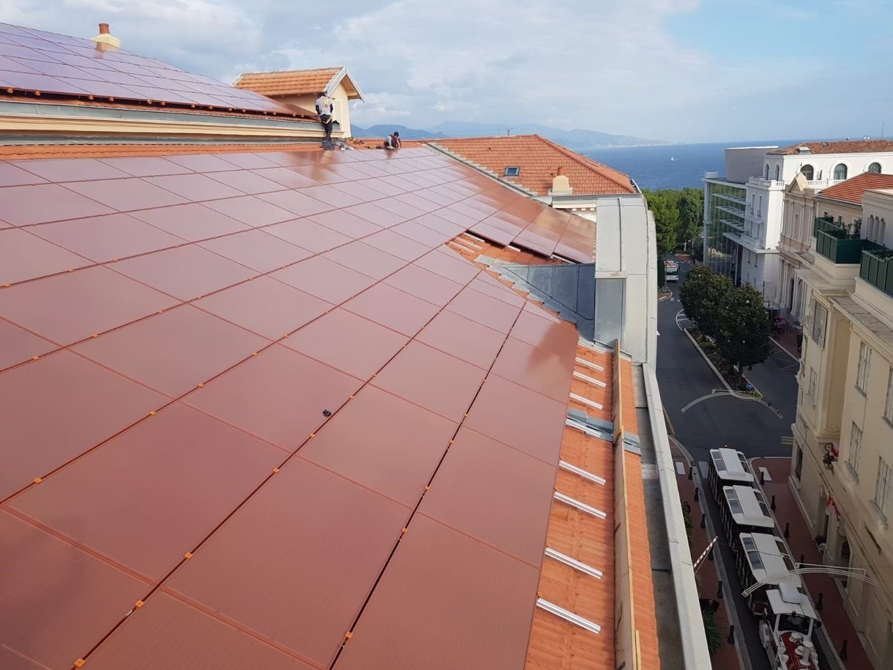 panneaux-solaires-colores Découvrez les panneaux solaires photovoltaïques en couleur : une nouvelle tendance esthétique