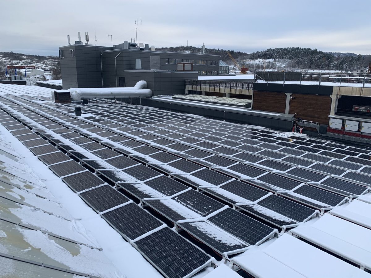 panneaux-solaires-contre-arrets-neige Les panneaux solaires photovoltaïques : une solutions efficaces contre les arrêts-neige