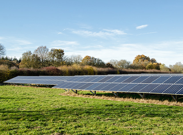 panneaux-solaires-et-uranium Les panneaux solaires photovoltaïques et leur lien avec l'uranium