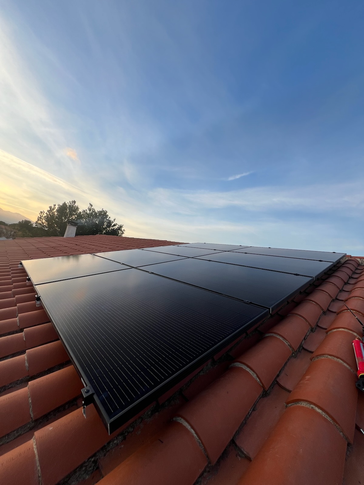 découvrez les solutions solaires à perpignan pour réduire votre facture d'électricité et adopter un mode de vie durable. profitez du soleil du sud de la france en optant pour des panneaux solaires de qualité, adaptés à vos besoins. informez-vous sur les aides disponibles et faites un geste pour la planète.