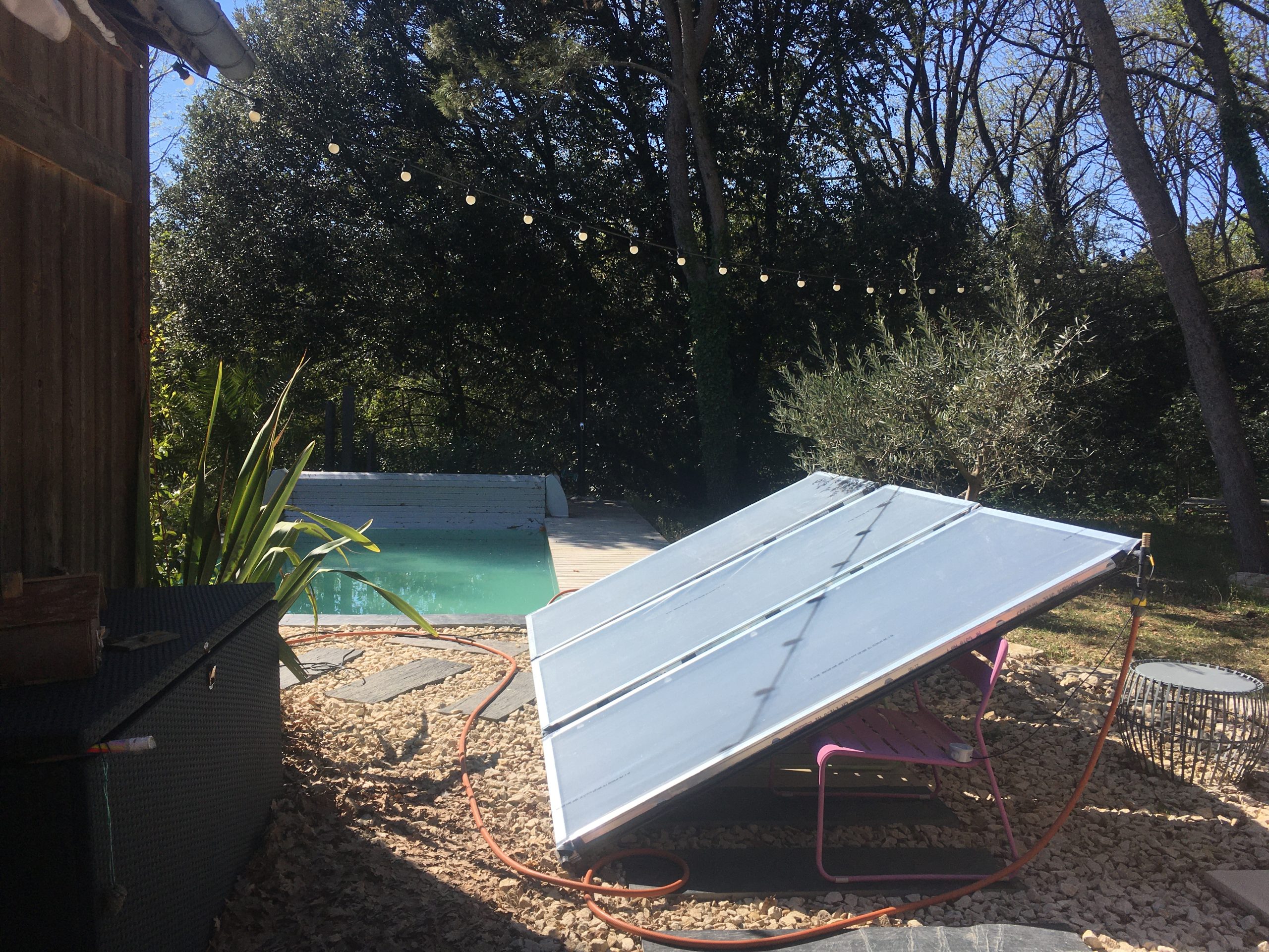 panneaux-solaires-piscine-50-scaled combien de panneau solaire pour chauffer une piscine