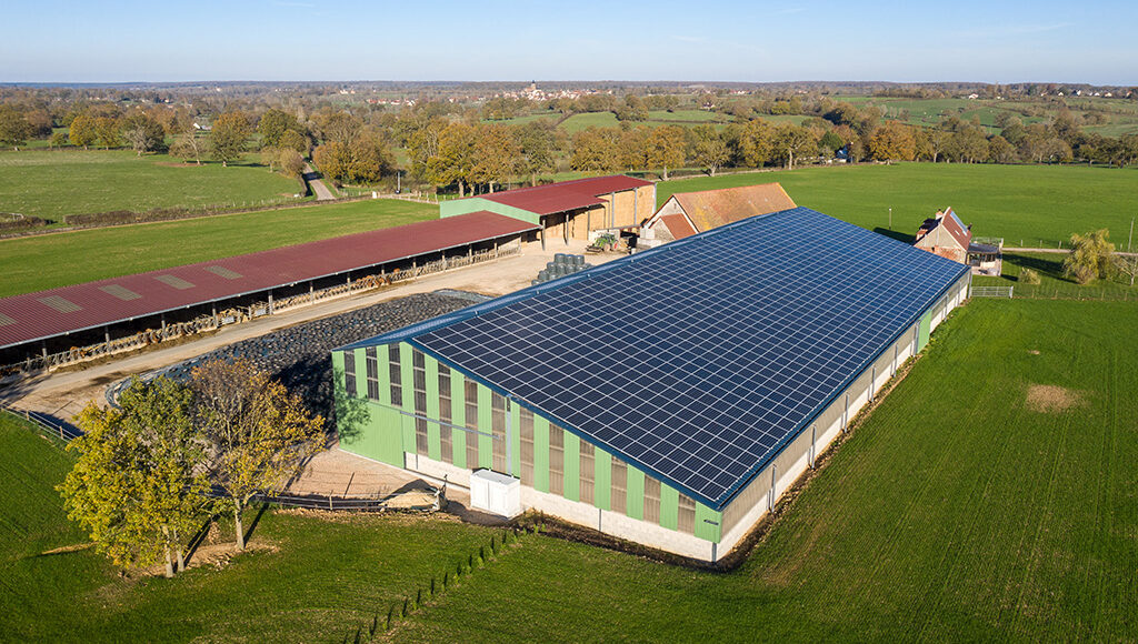 panneaux-solaires-pour-agriculteurs-2 Panneaux solaires photovoltaïques : une solution durable pour les agriculteurs