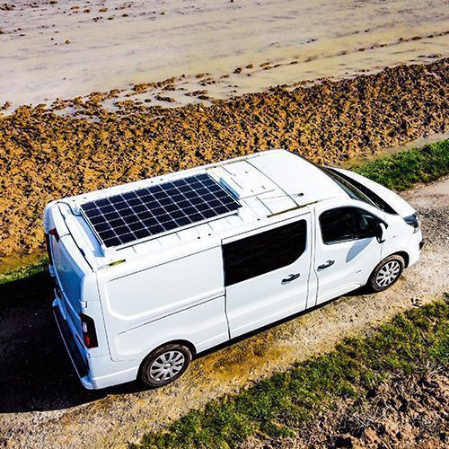 découvrez le confort et l'autonomie d'un van aménagé en solaire. idéal pour vos aventures en plein air, ce véhicule écologique vous permet de voyager tout en respectant l'environnement. éveillez l'explorateur en vous avec notre guide sur les meilleurs aménagements solaires pour vans.