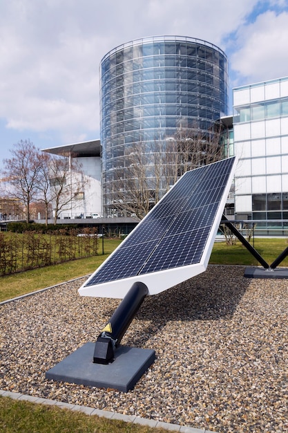 panneaux-solaires-rotatifs Découvrez les avantages des panneaux solaires photovoltaïques rotatifs