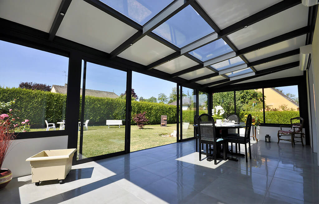 découvrez notre collection de panneaux pour véranda, alliant esthétique et durabilité. transformez votre espace extérieur en un véritable havre de paix avec des solutions sur mesure qui assurent confort et luminosité.