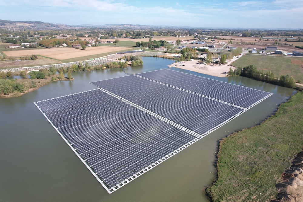 panneaux-solaires-vs-centrales-thermiques-1 L'importance croissante des panneaux solaires photovoltaïques face aux centrales thermiques à flamme