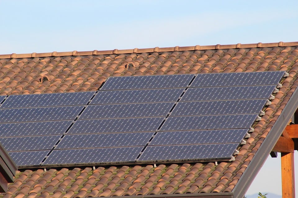 placement-panneaux-solaires-1 Comment réussir le placement de panneaux solaires photovoltaïques : guide vidéo