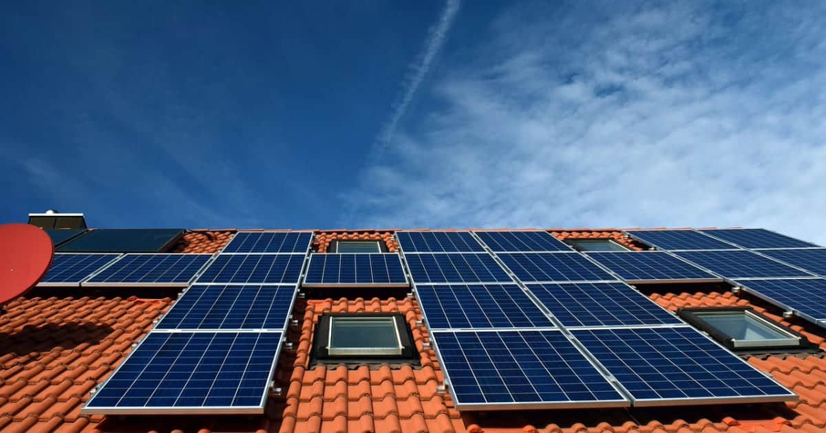 découvrez comment poser un rail solaire efficacement pour optimiser l'installation de vos panneaux photovoltaïques. suivez nos conseils pratiques et astuces pour garantir une fixation sécurisée et durable, tout en maximisant l'exposition au soleil.