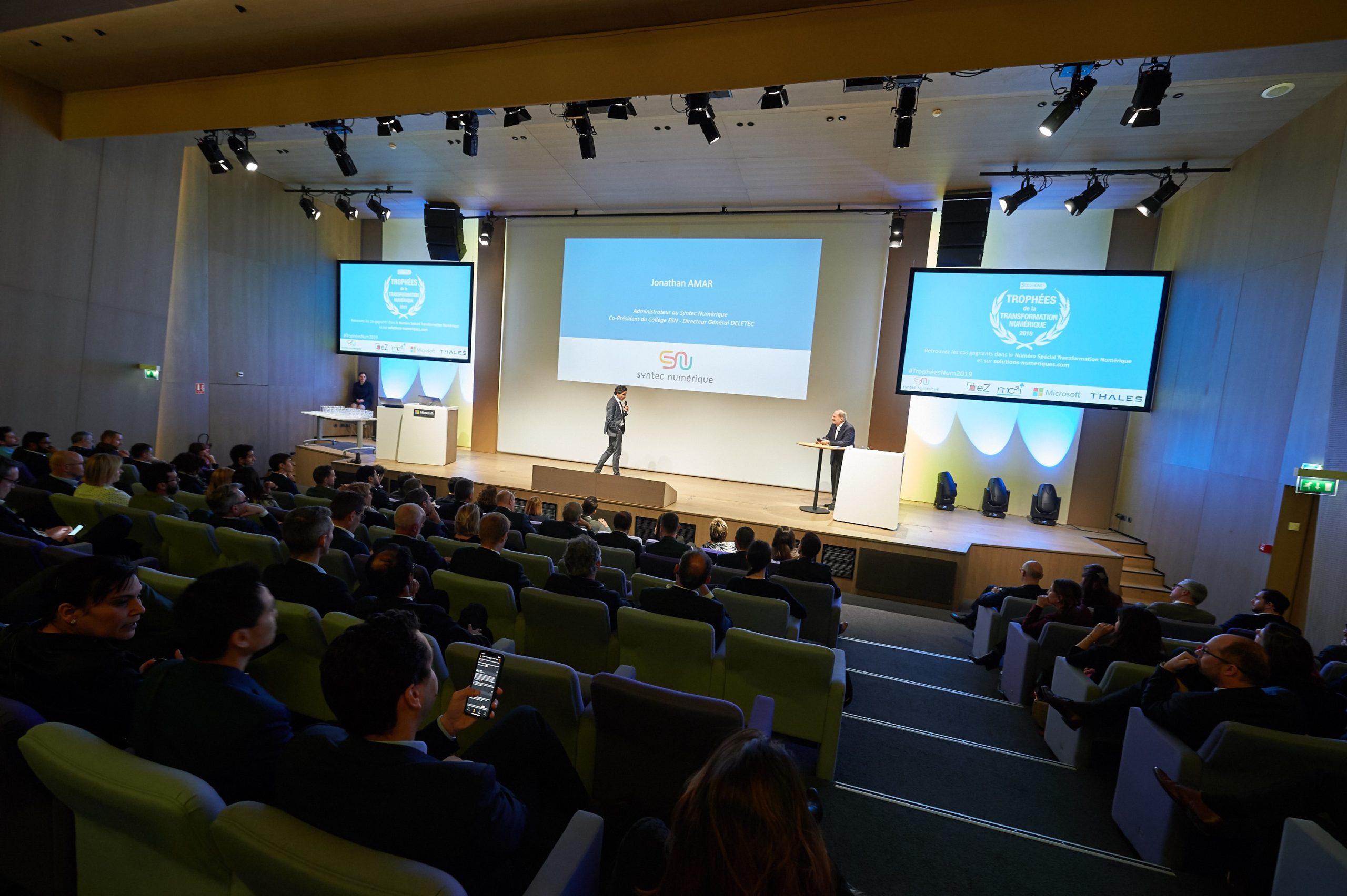 recompenses-numeriques-1-scaled OscarU : la révolution des récompenses numériques