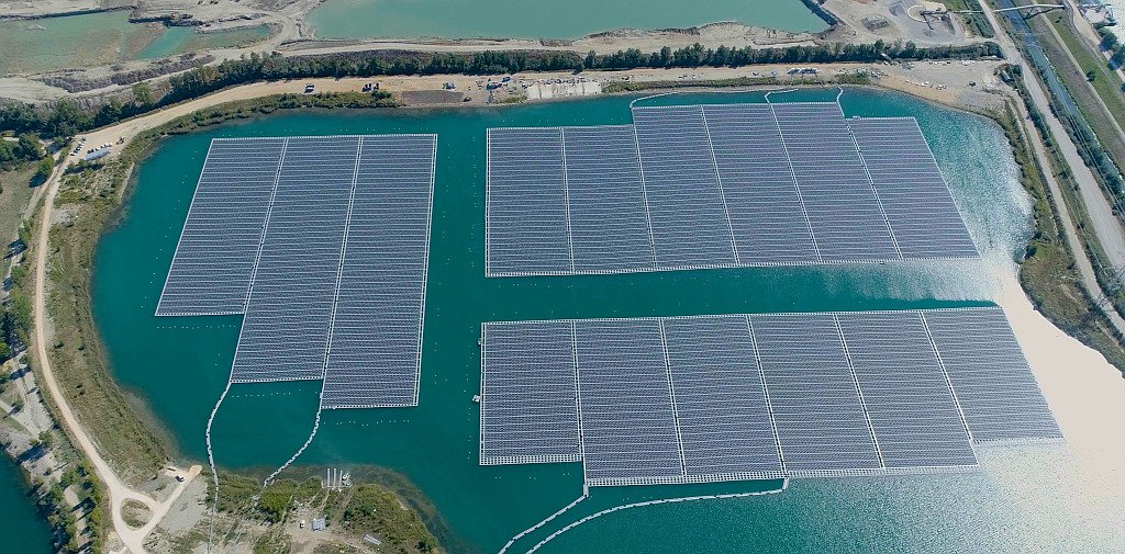 découvrez les solutions innovantes des solaires flottants, alliant technologie et respect de l'environnement. optimisez la production d'énergie renouvelable sur les plans d'eau tout en préservant les écosystèmes. investissez dans un avenir durable et participez à la transition énergétique grâce à des installations solaires écologiques.