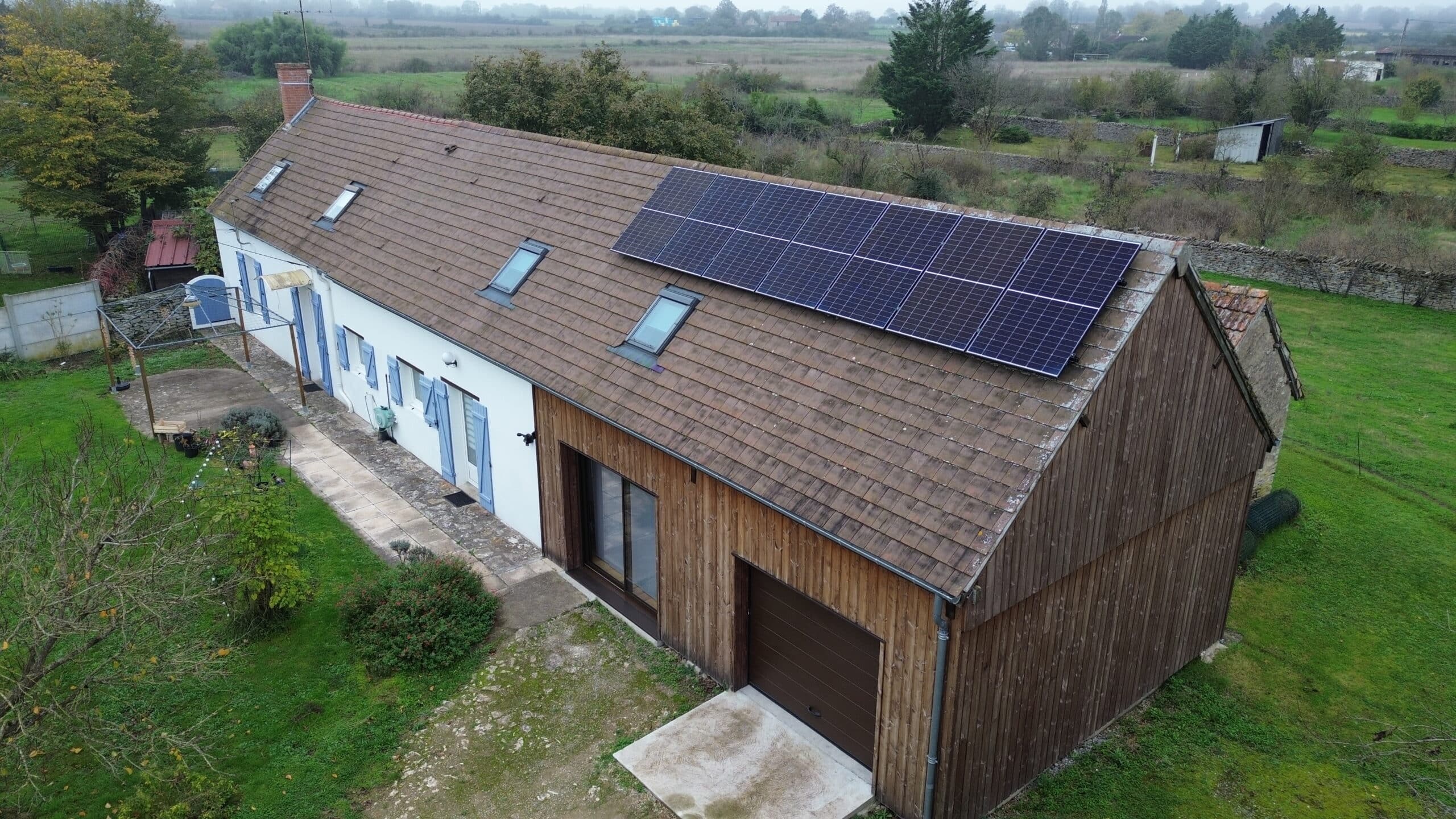 découvrez les solutions énergétiques solaires à montluçon pour réduire votre empreinte carbone et réaliser des économies. profitez des avantages des panneaux solaires adaptés à vos besoins et transformez votre habitation en modèle de durabilité.