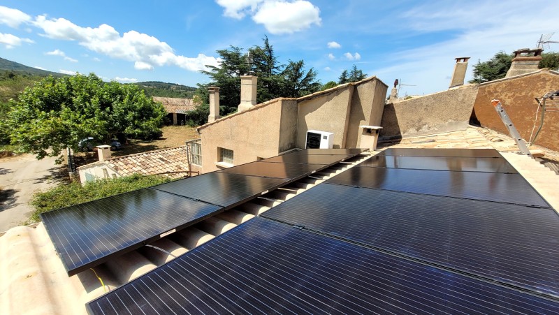 découvrez le phénomène de surimposition solaire, une technique innovante qui permet d'optimiser l'utilisation de l'énergie solaire. apprenez comment cette méthode favorise l'efficacité énergétique et contribue à un avenir durable grâce à l'intégration harmonieuse de plusieurs sources d'énergie.
