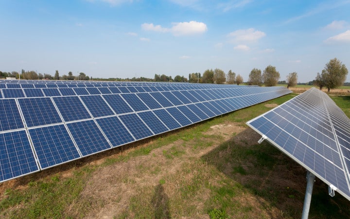 découvrez notre terrain agricole idéal pour l'implantation de panneaux photovoltaïques. profitez d'un espace optimisé pour maximiser votre production d'énergie renouvelable tout en respectant les normes environnementales. investissez dans l'avenir durable avec ce terrain propice à l'essor de votre projet photovoltaïque.