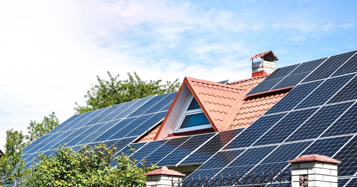 découvrez les avantages de la toiture solaire pour votre maison. optimisez votre consommation d'énergie et réduisez votre impact environnemental grâce à une installation de panneaux solaires efficace et esthétique.