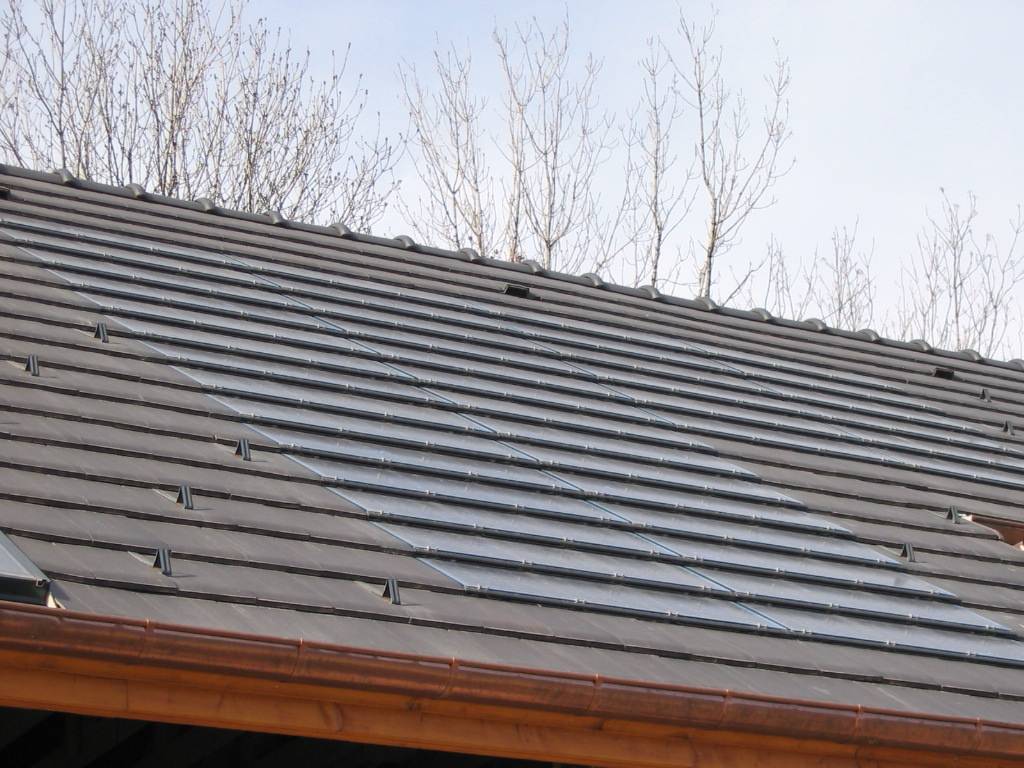 découvrez la tuile solaire, une solution innovante et esthétique pour produire de l'énergie renouvelable tout en préservant l'architecture de votre maison. alliez élégance et écologie avec ces tuiles photovoltaïques qui s'intègrent parfaitement à votre toit.