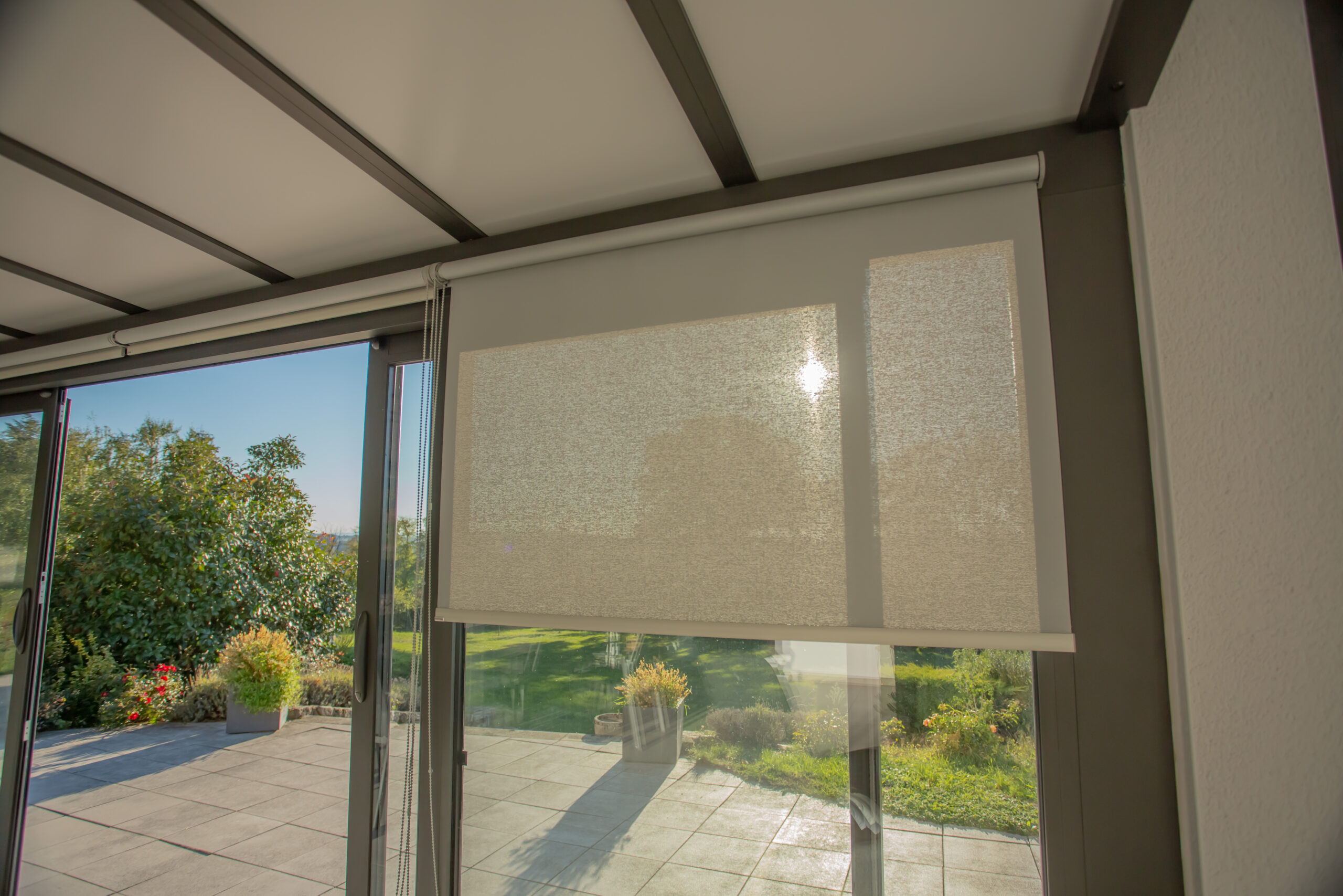 découvrez les avantages d'une véranda solaire, un espace lumineux et écoénergétique qui transforme votre maison en un havre de paix. profitez d'une ambiance chaleureuse tout en réduisant votre empreinte carbone grâce à une conception innovante et respectueuse de l'environnement.