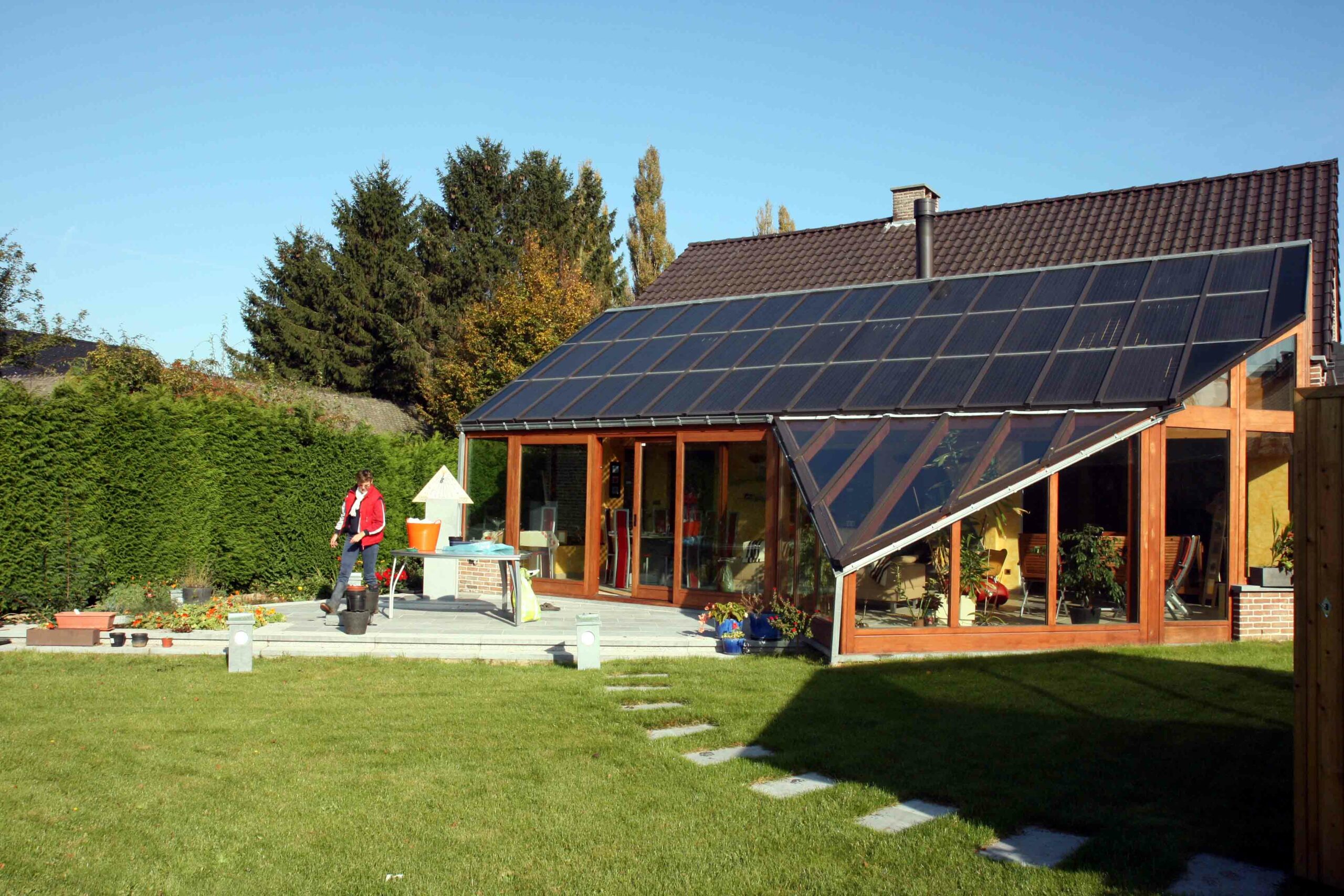 veranda-solaire-10 véranda avec panneau solaire