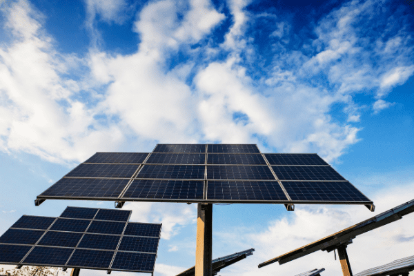 vol-panneaux-solaires vol panneau solaire au sol