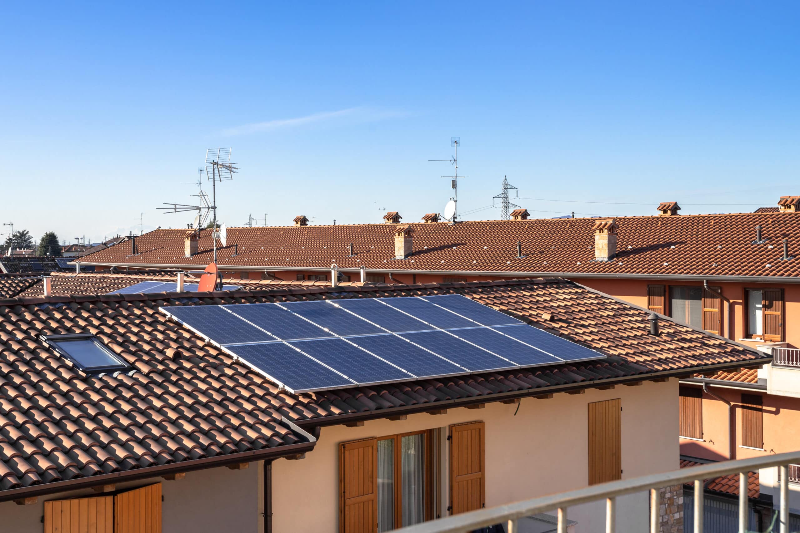 découvrez comment optimiser l'amortissement de vos panneaux solaires pour maximiser vos économies. apprenez les meilleures stratégies, les aides disponibles et les facteurs influençant le retour sur investissement de vos installations photovoltaïques.