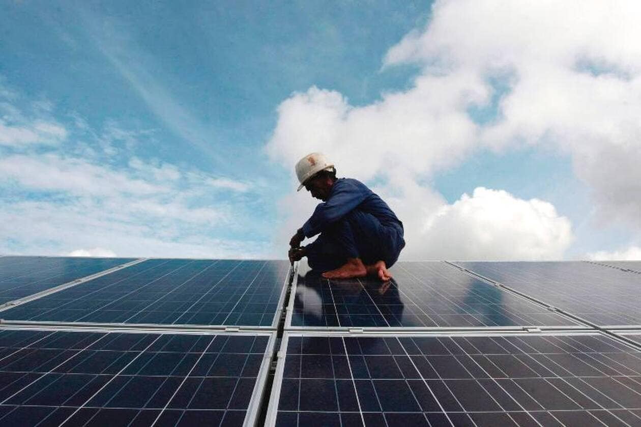 découvrez les arnaques solaires les plus courantes et apprenez à vous protéger des fraudes liées aux panneaux photovoltaïques. informez-vous sur les signes à surveiller et les précautions à prendre pour éviter les escroqueries et garantir un investissement sûr dans l'énergie solaire.