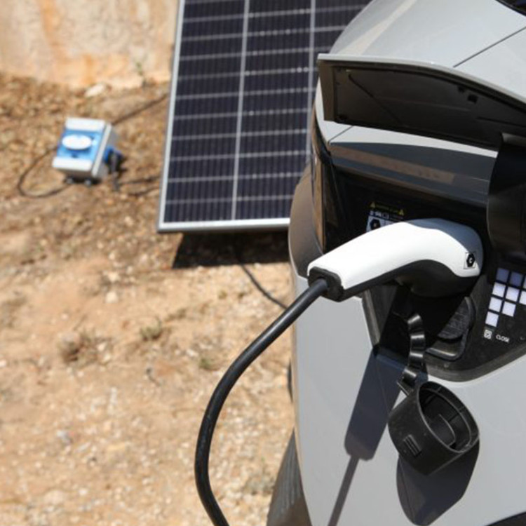 découvrez notre borne de recharge solaire, une solution écologique et innovante pour alimenter vos véhicules électriques. profitez d'une énergie renouvelable optimale tout en contribuant à la protection de l'environnement.