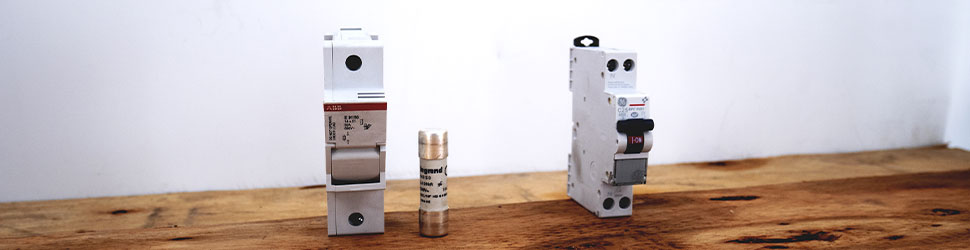 disjoncteur-solaire-1 quel disjoncteur pour panneau solaire plug and play