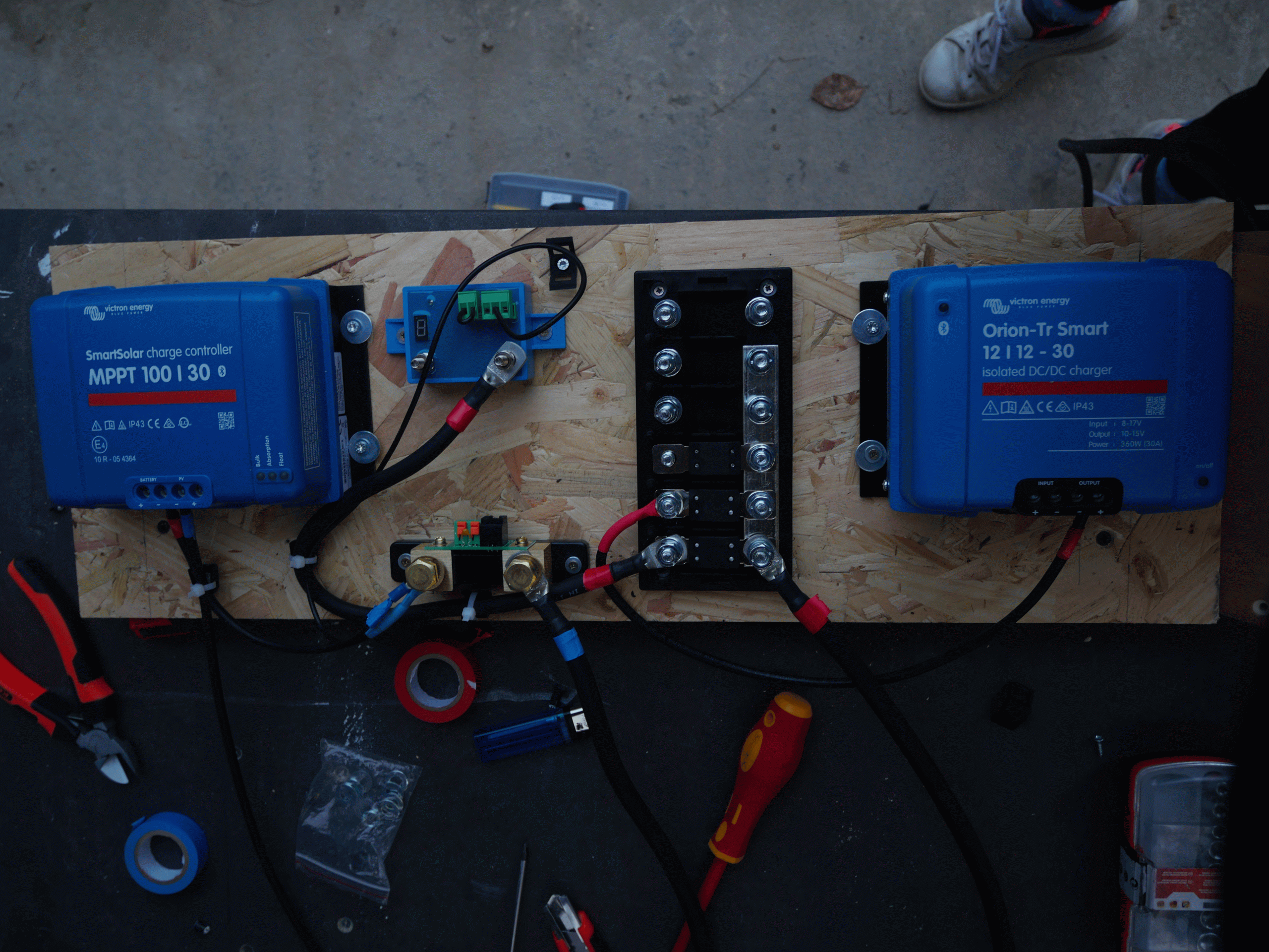 kit-solaire-van-scaled kit panneau solaire souple pour van