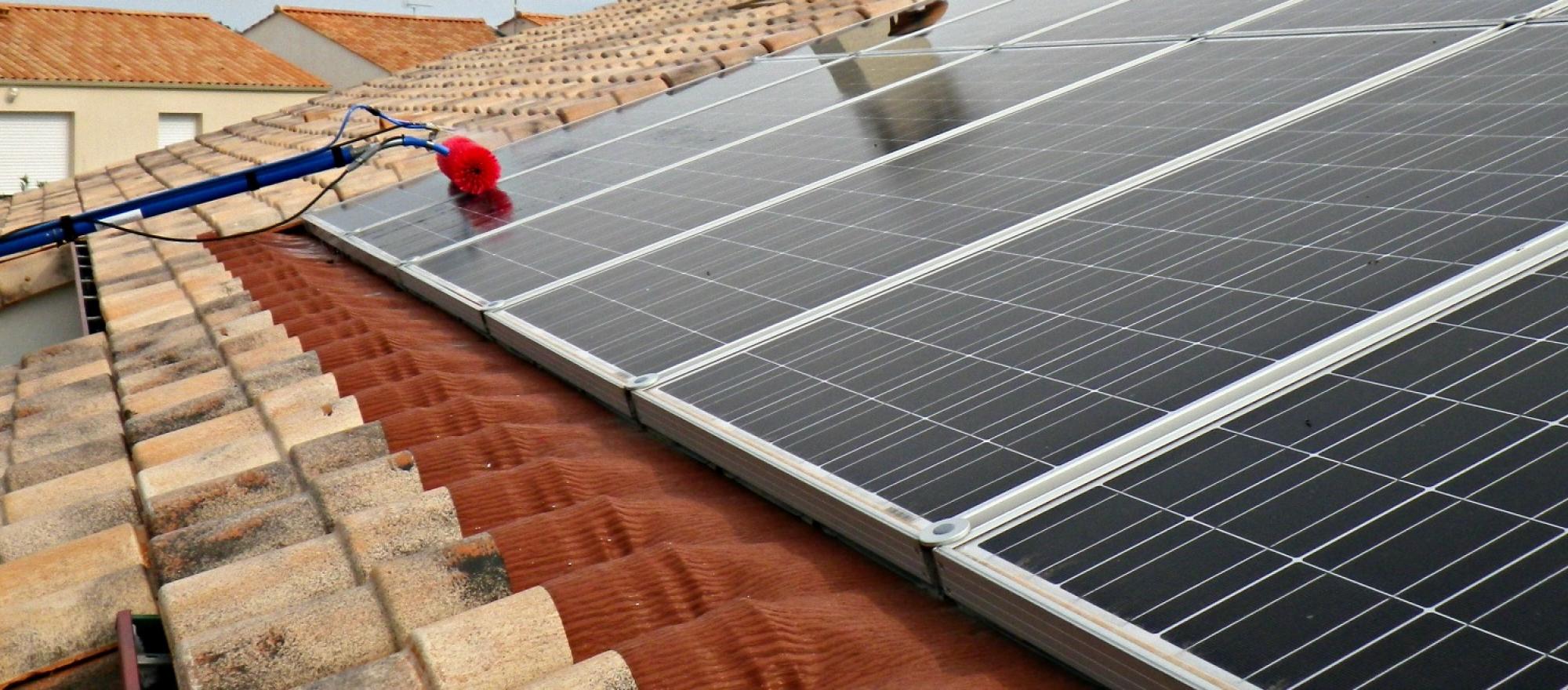 nettoyage-panneaux-photovoltaiques-33 comment nettoyer ses panneau photovoltaique