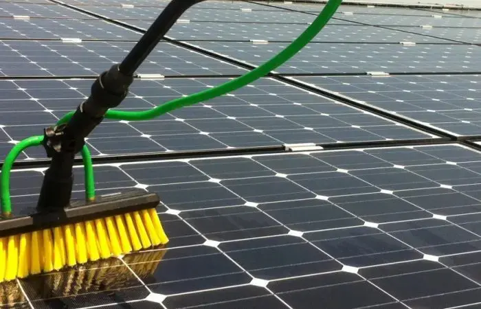 découvrez nos services professionnels de nettoyage pour panneaux solaires. assurez l'efficacité et la durabilité de votre installation grâce à un entretien régulier. obtenez une performance maximale de votre énergie solaire !