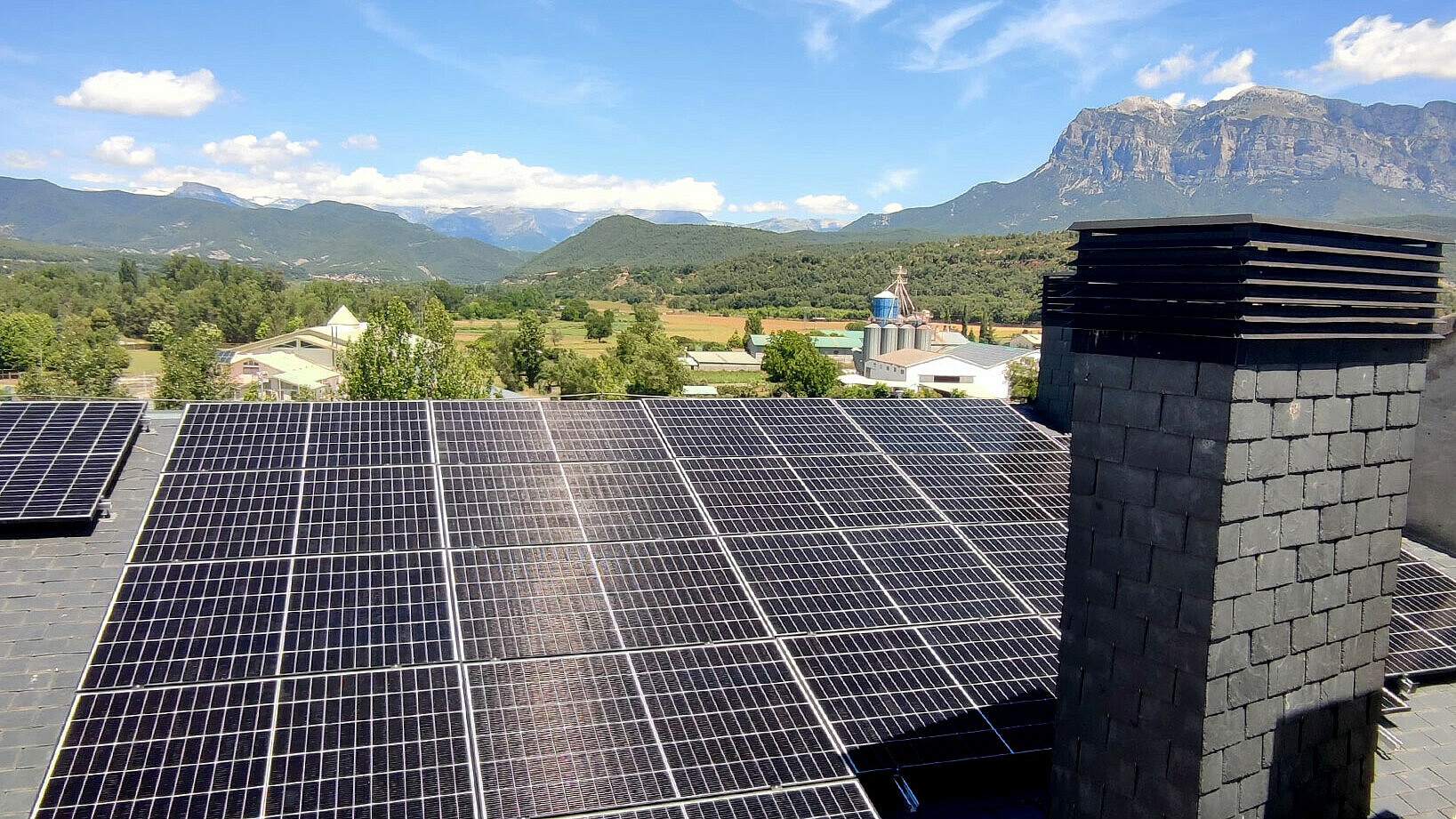 panneau-solaire-ardoise-3 pose panneau solaire sur ardoise