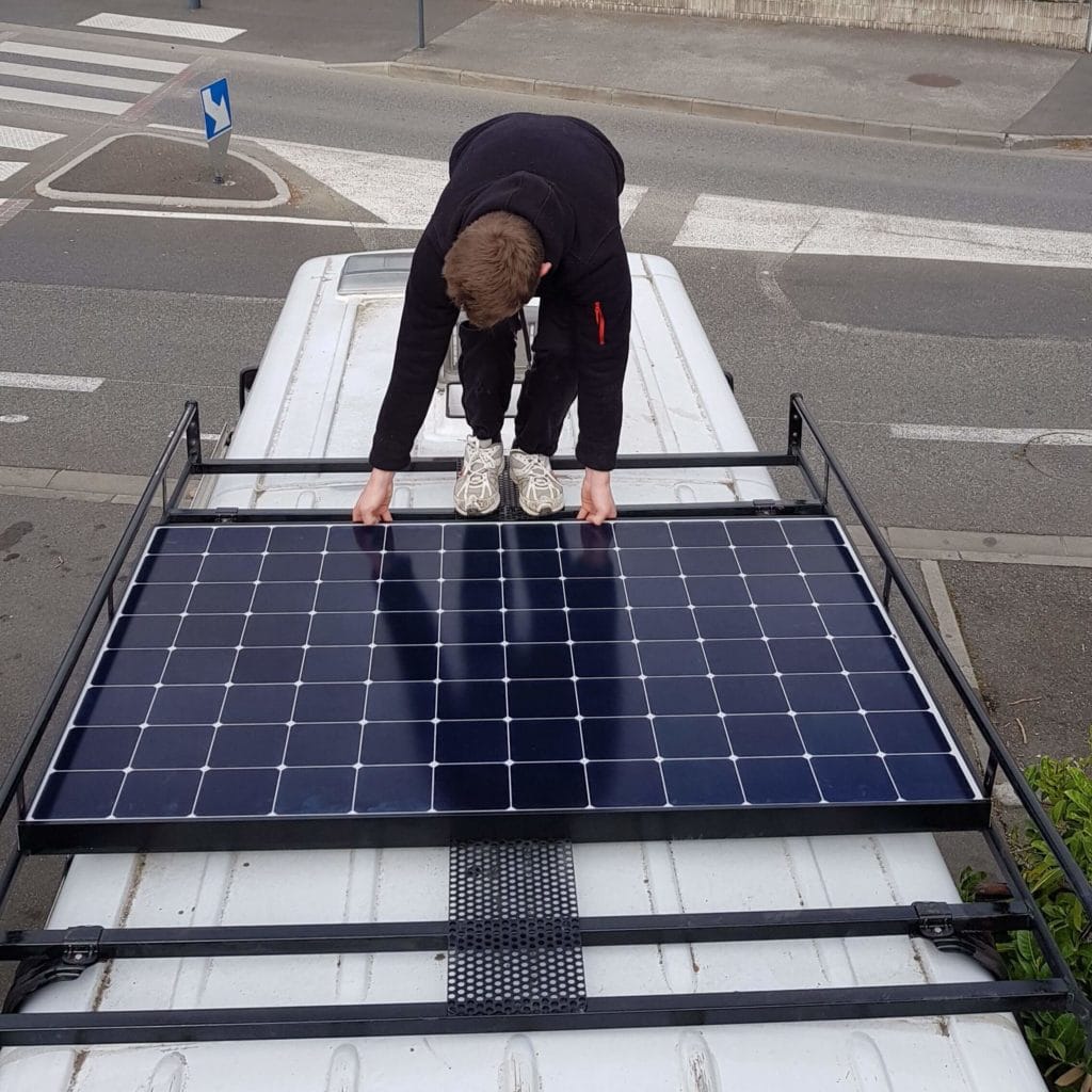 découvrez les avantages des panneaux solaires pour camion : une solution écologique et économique pour alimenter vos équipements, réduire votre consommation de carburant et optimiser vos trajets. passez à l'énergie renouvelable dès aujourd'hui !