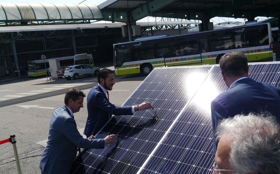 découvrez nos solutions de panneaux solaires à saint-étienne pour réduire votre empreinte carbone et faire des économies sur vos factures d'énergie. profitez d'une énergie renouvelable et durable adaptée à vos besoins.