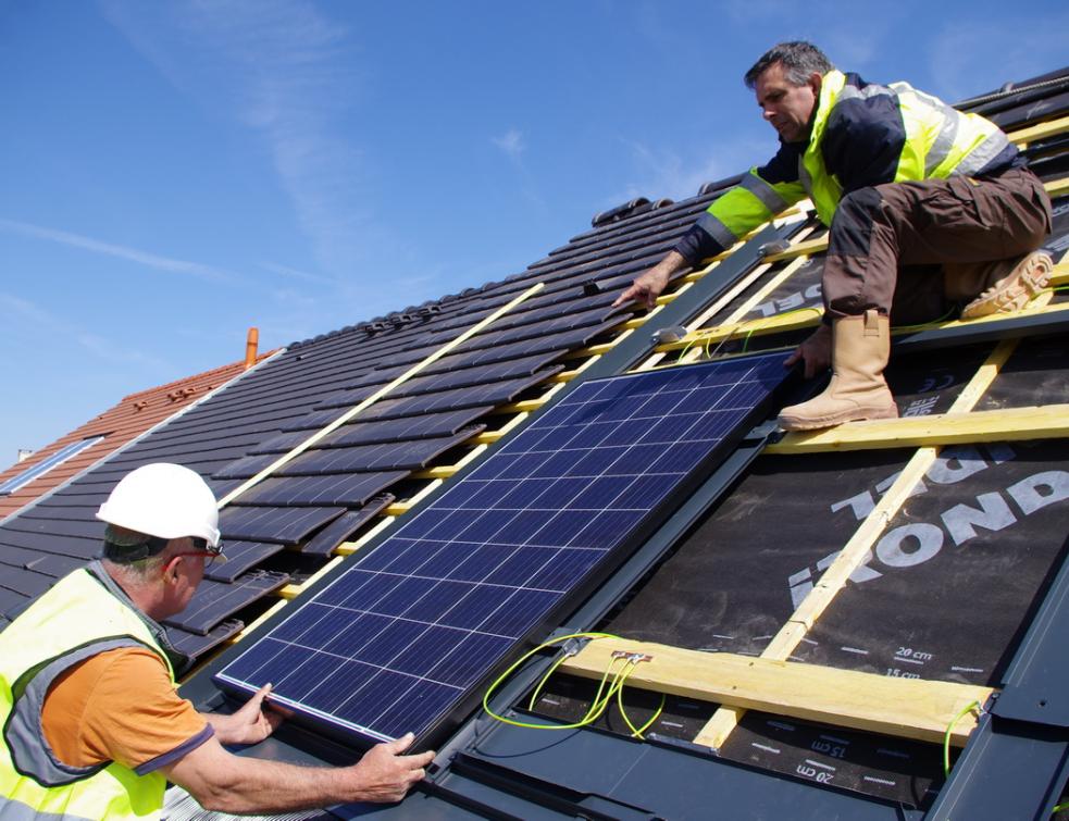 panneau-solaire-toit-1 panneau solaire tente de toit