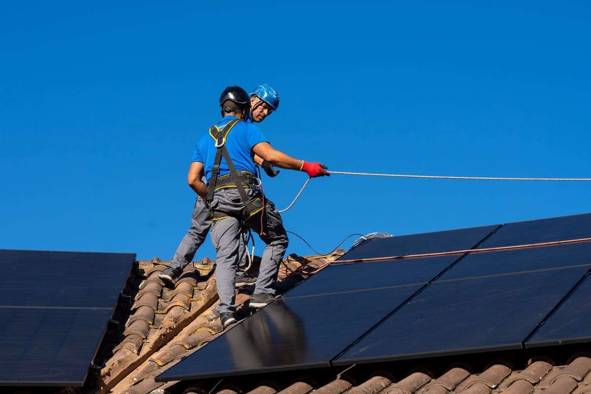 découvrez les principaux risques associés à l'installation et à l'utilisation des panneaux photovoltaïques. informez-vous sur les enjeux de sécurité, d'entretien et d'impact environnemental pour optimiser votre projet d'énergie solaire.
