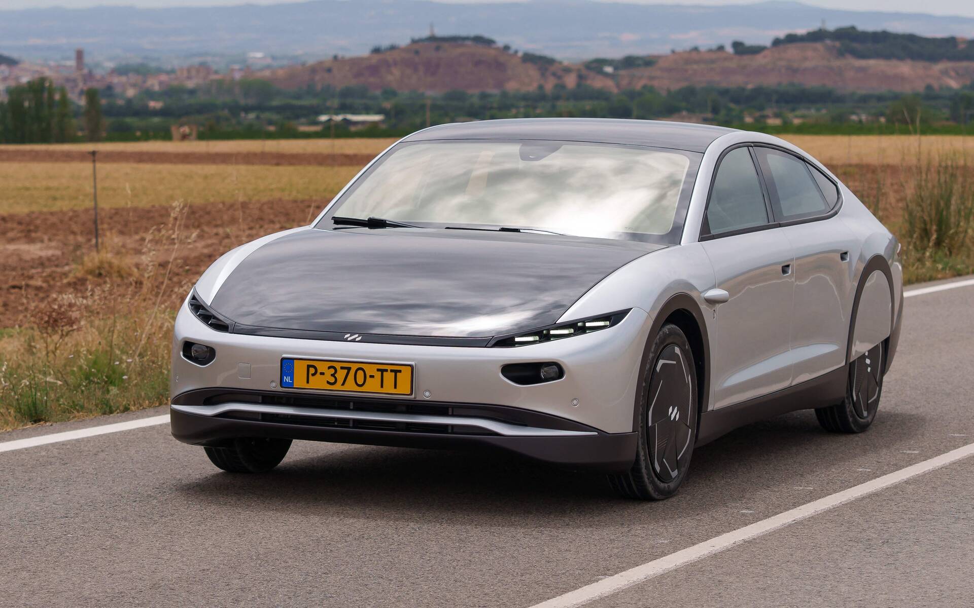 découvrez les avantages des voitures solaires, une solution écologique et innovante pour un avenir durable. explorez les technologies de conversion d'énergie solaire et comment elles révolutionnent le secteur automobile.