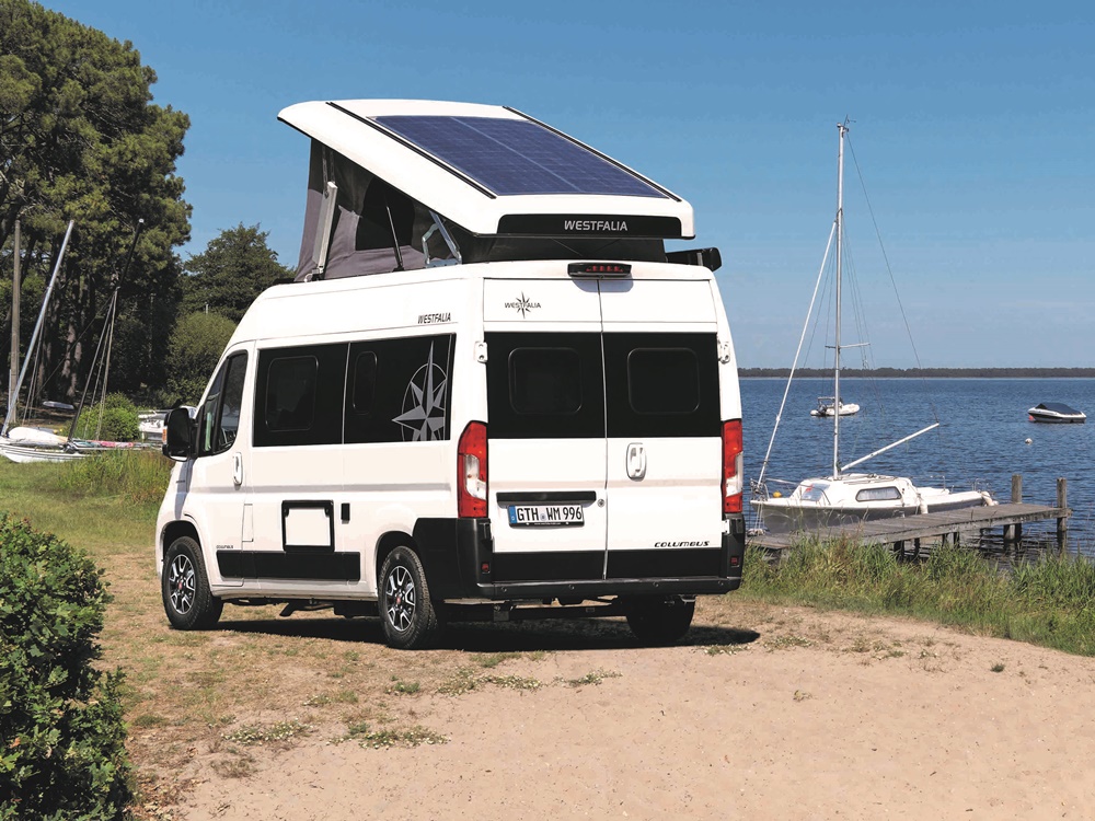 découvrez nos vans solaires, idéaux pour vos aventures en pleine nature. profitez d'une autonomie énergétique grâce à des panneaux solaires intégrés, tout en voyageant dans le confort. parfait pour les amateurs de camping et d'écotourisme.